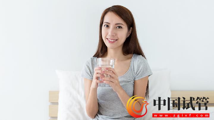 孕晚期肚子一跳一跳的像心脏跳动的原因是啥？(图1)